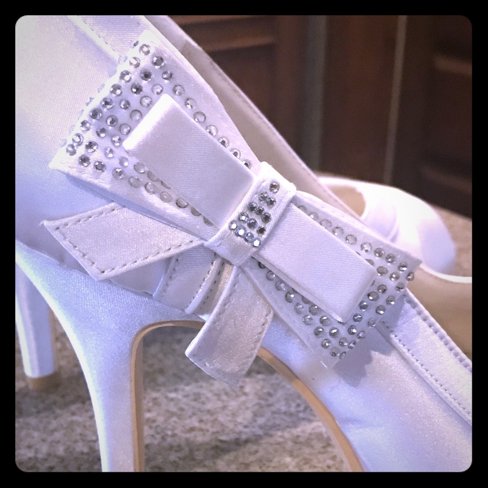 Women’s satin stiletto peep toe heel